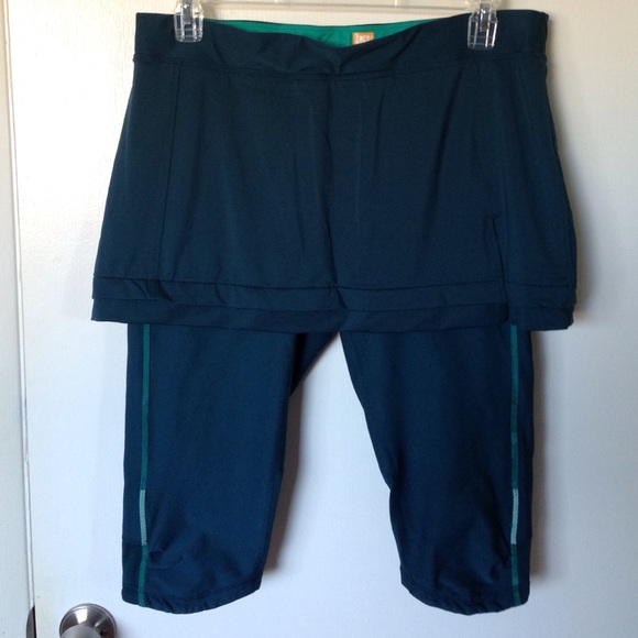 Lucy Capris with Attached Skirt XL