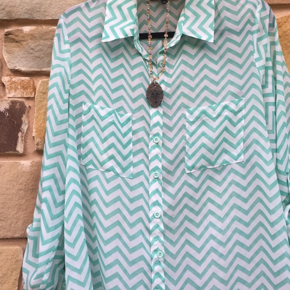 Chevron mint green sheer top large L