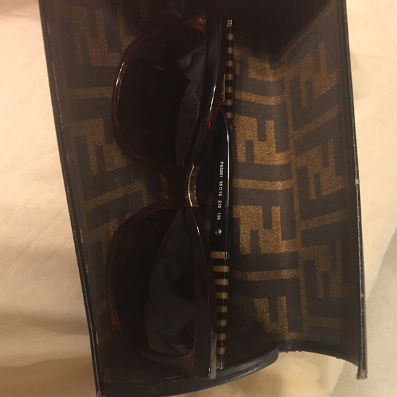 FENDI sunglasses - Picture 4 of 4