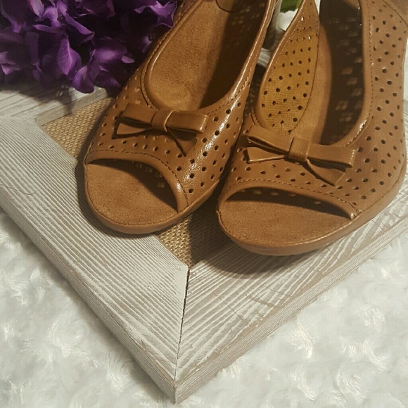 AEROSOLES Shoes - Aerosols tan sandals SALE!!!!