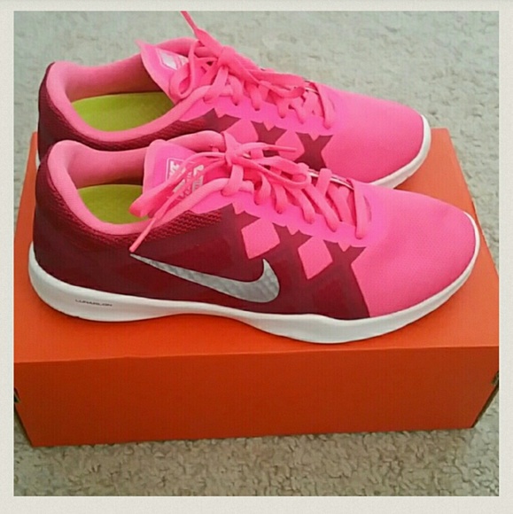 *FINAL SALE* NEW Nike pink shoes