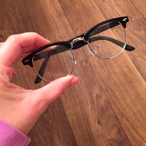 Accessories - Wayfarer Glasses