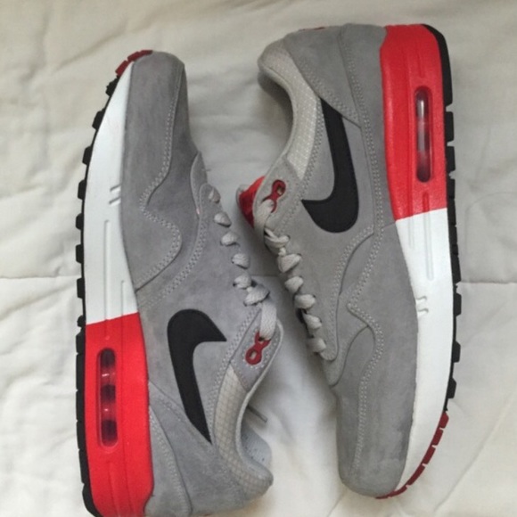 NIKE Air Max 1
