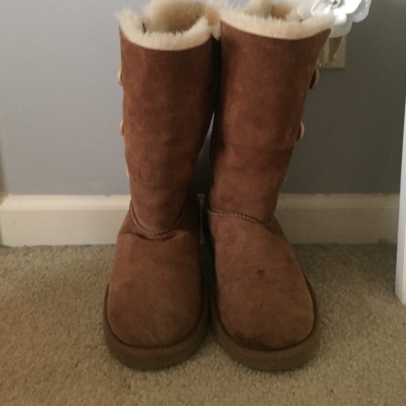 Tan UGGS