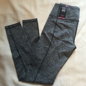 BRAND NEW! VS knockout leggings