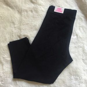 •VS Cropped Leggings•