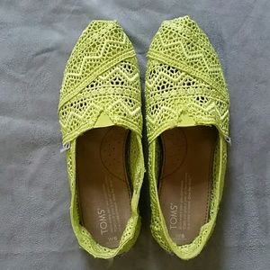 Neon yellow Aztec toms