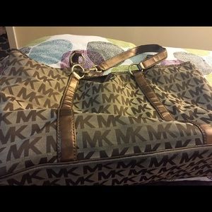 Sold!! Michael Kors tote bag