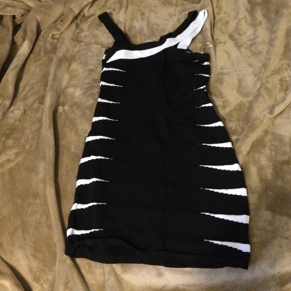 Blank and white cocktail dress - Picture 1 of 2
