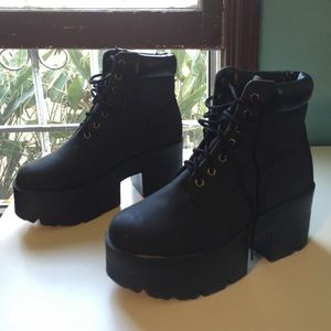 Black Platform Combat Boots "Spice Girl Boots"