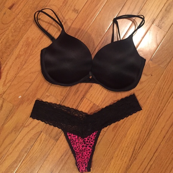 Black Very Sexy bra and pantie