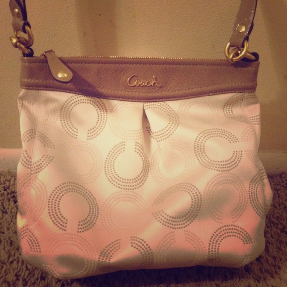 Authentic Coach Handbag - Excellent Condition 💫