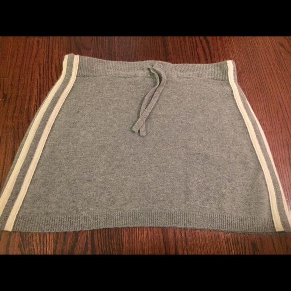 Gray juicy couture 100%cashmere skirt size small
