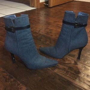 Stuart Weitzman heel booties size 5.5