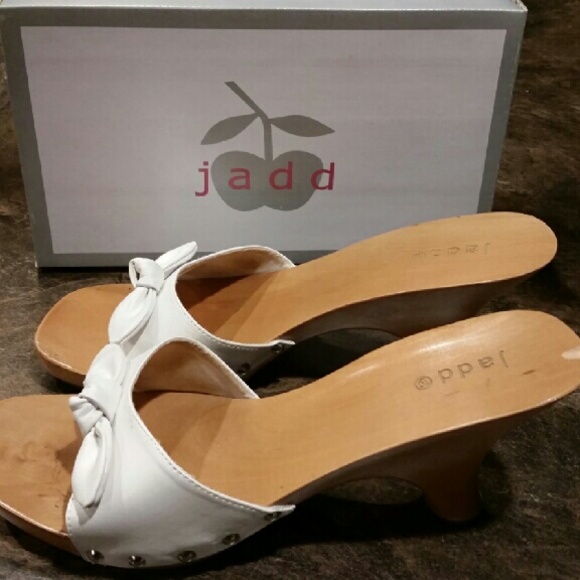 Wooden sole faux leather sandal