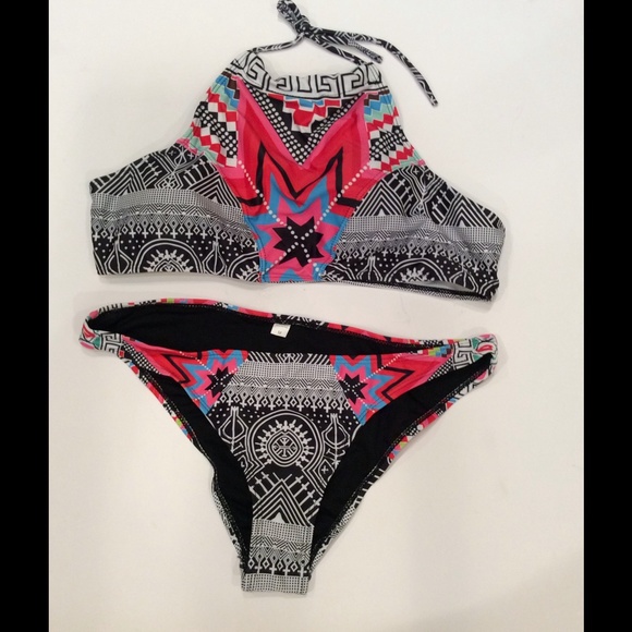 Ethnic print Halter bikini - Picture 3 of 4