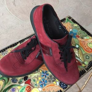 Mephisto laser walking shoe