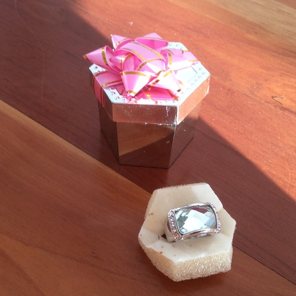 Faux diamond ring sz 6
