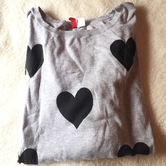 H&M Sweaters - H&M Black and Grey Lightweight Heart Sweater