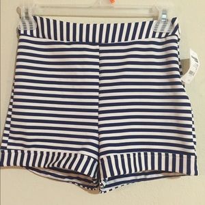 🌟 NWT! MIDI-waisted striped shorts!!