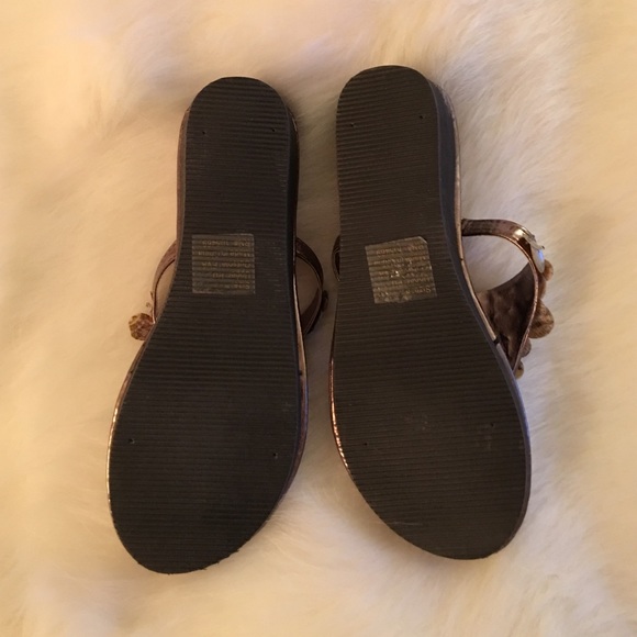 Shell Flip-flops - Picture 2 of 2