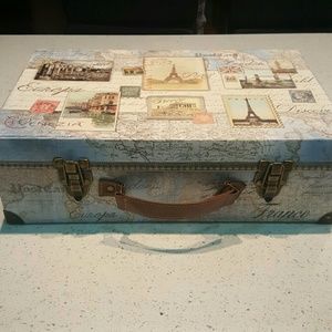 European treasure/suitcase box