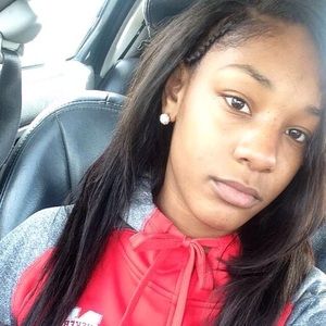 Meet your Posher, Valaria