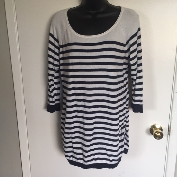 3/4 sleeve maternity top perfect with tights