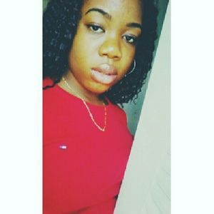 Meet your Posher, Mikaella