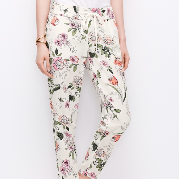 🎉 NEW ITEM 🎉 Ann Taylor Floral Ankle Pants