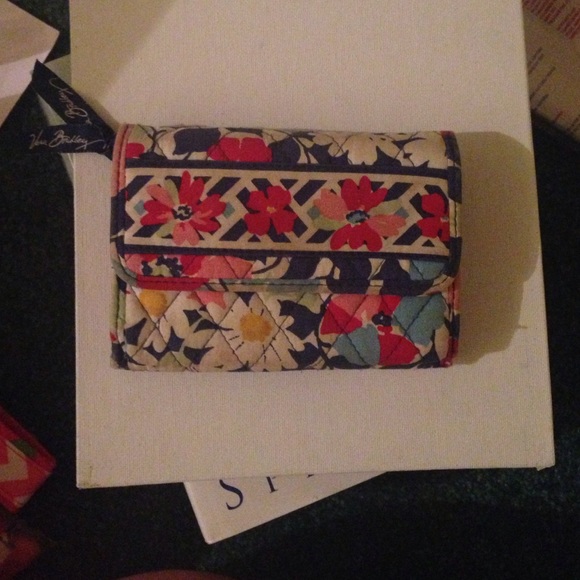 Vera Bradley wallet - Picture 1 of 2