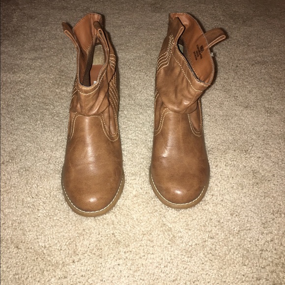 Pretty brown cowgirl boots