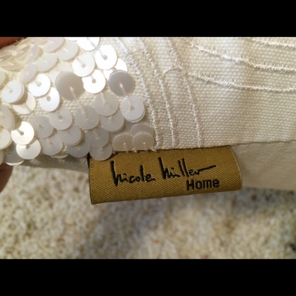 🎀 Nicole Miller Decorative Pillows 🎀 - Picture 2 of 3