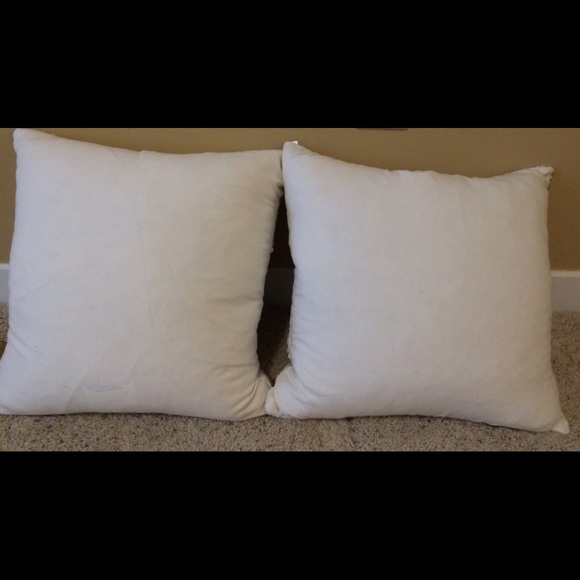 🎀 Nicole Miller Decorative Pillows 🎀 - Picture 3 of 3