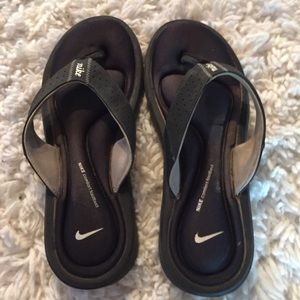NIKE FLIP FLOPS