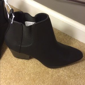NWT Old Navy Black Booties