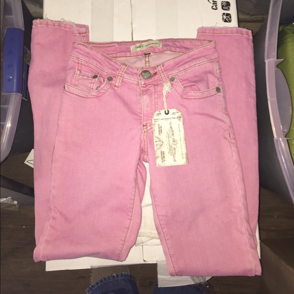 NEW! Pink distressed skinnies