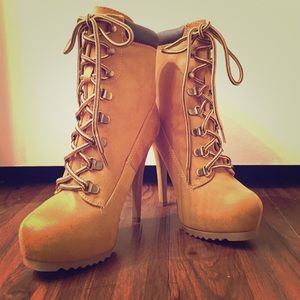 Brand new khaki boots