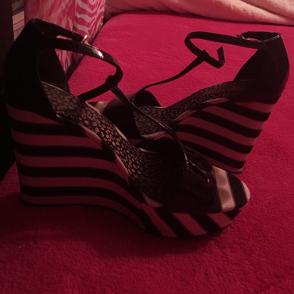 Sandals/wedges - Picture 3 of 3