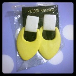 ☆☆☆SOLD☆☆☆ Retro NWOT White & Yellow Earrings