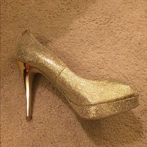 Micheal Kors gold peep toes shoes never worn