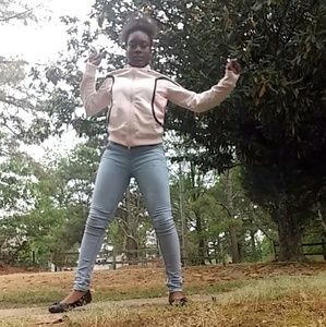 Meet your Posher, Ella