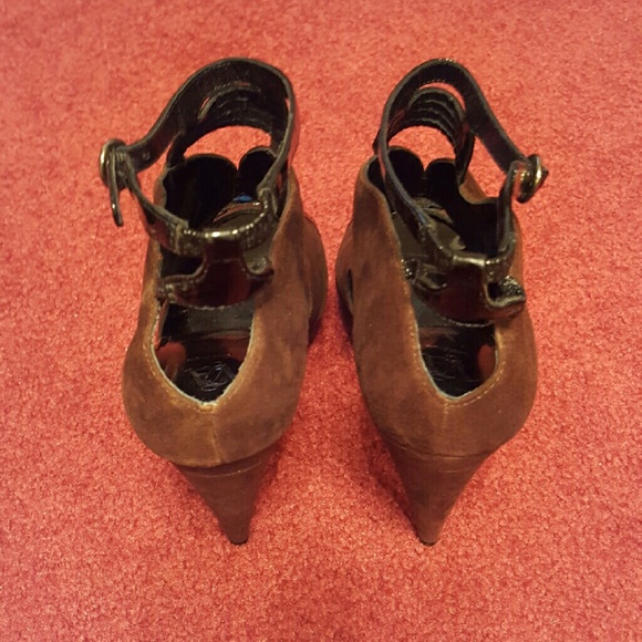 NWT Velvet Angels Decibel Heels Size 9 - Picture 3 of 4