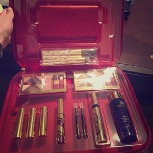 Estée Lauder makeup set with carrying bag