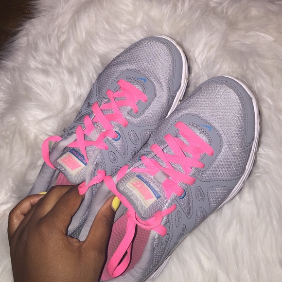 Nike revolution 2