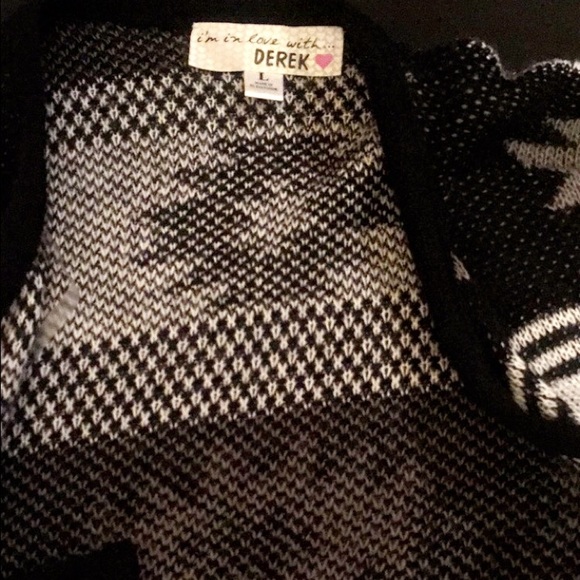 Cute & Comfy Aztec Print Cardigan - Picture 2 of 2