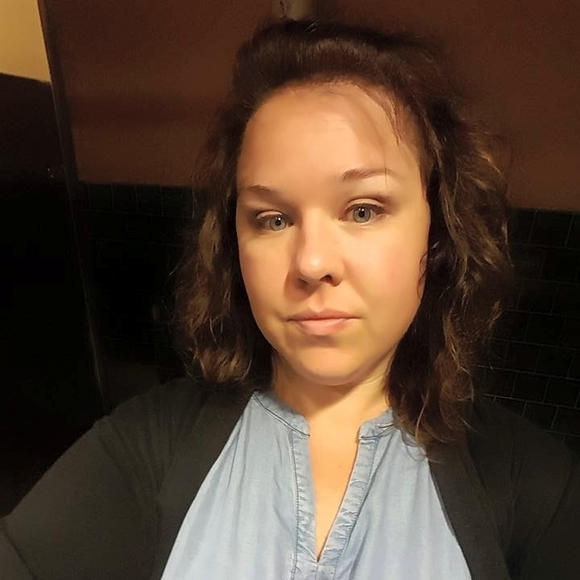 Meet your Posher, Nicole
