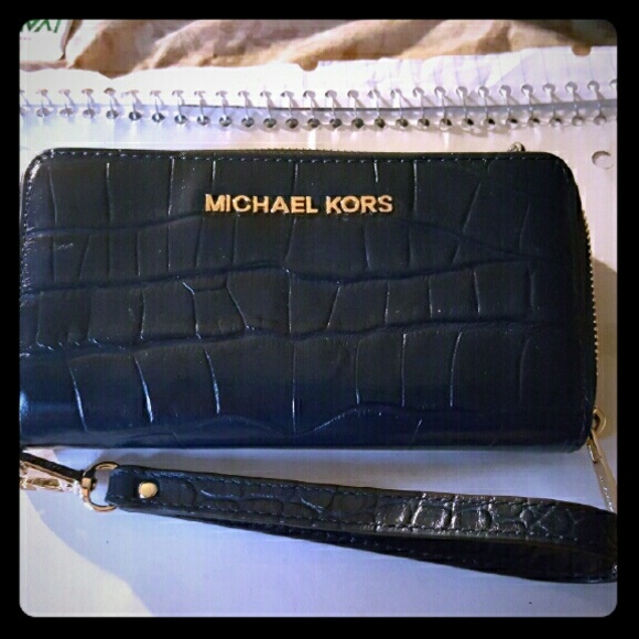 BNWOT-Michael Kors Tech Wallet/Wristlet