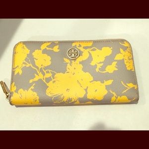 Tory Burch Continental Zip wallet