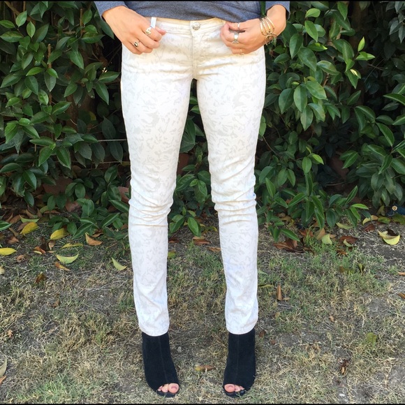 🎉HOST PICK🎉 White Animal Print Jeans